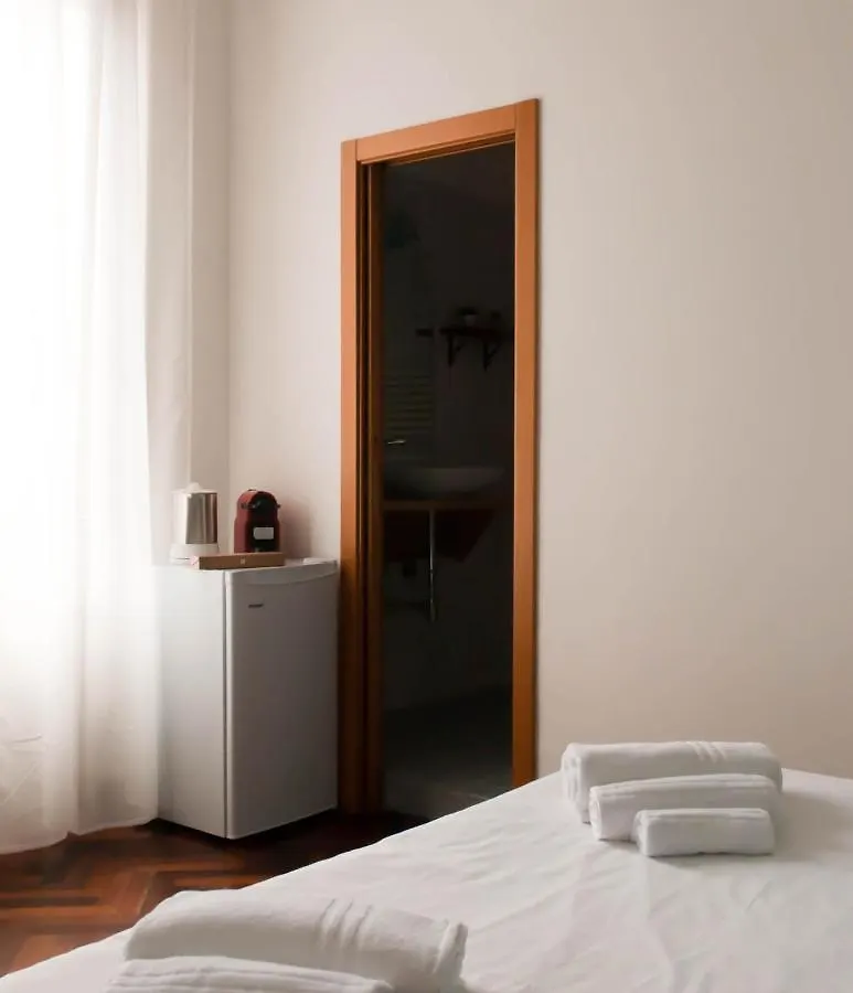 *** Guest house Pepe'S Place - Re Di Roma Italy